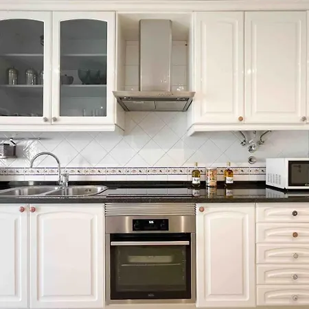 Lägenhet Sea View W Pool, Terrace & Parking