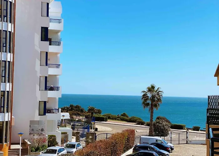 Sea View W Pool, Terrace & Parking דירה
